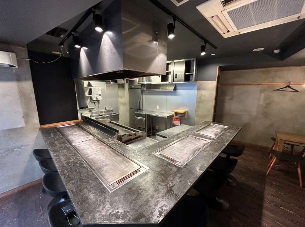 【神戸 居抜き物件】三ノ宮 元町 徒歩5分 生田新道沿い 1階路面 鉄板焼き居抜き 10坪 飲食店開業向け